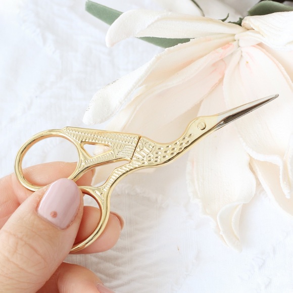 5/$20 Gold Sewing Snips, travel sized - Picture 3 of 4